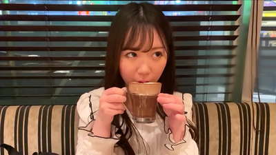 ಅವಳು ವಿಶ್ವವಿದ್ಯಾನಿಲಯದಲ್ಲಿ ಅದೇ ಕ್ಲಬ್ಗೆ ಸೇರಿದ ಸ್ನೇಹಿತೆ. ಮತ್ತು ಕ್ಲಬ್ನಲ್ಲಿ ಅವಳು ಅತ್ಯಂತ ಆಕರ್ಷಕ ಹುಡುಗಿ. ಇದು ಜಪಾನಿನ ಮಾದಕ ವಾತಾವರಣವಾಗಿದೆ.